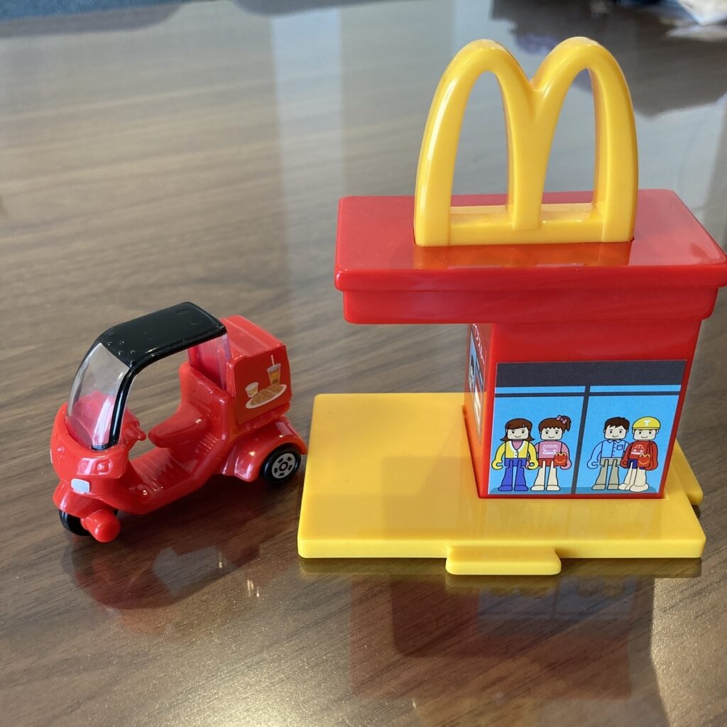 ハッピーセットおもちゃ　デリバリーバイク