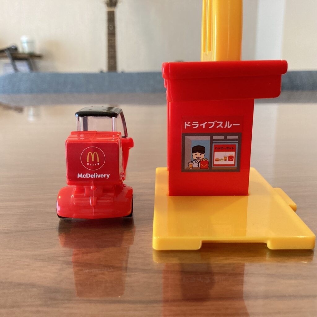 ハッピーセットおもちゃ　デリバリーバイク